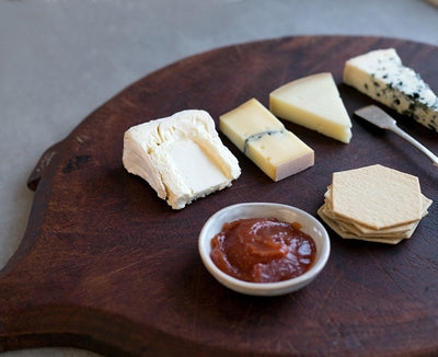 4 easy steps to creating the perfect holiday cheeseboard